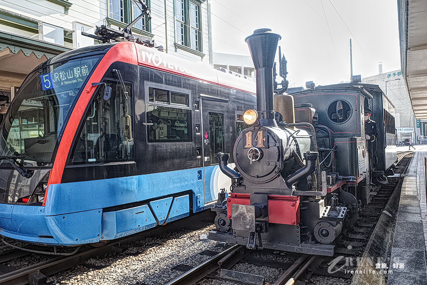 日本愛媛縣松山市中最著名的觀光交通工具就是坊っちゃん列車(少爺列車)啦！幾乎可說是松山市的代表之一。少爺列車的名稱來自日本文學家夏目漱石的著名小說「少爺」(坊っちゃん)，在小說中主角「少爺」來松山中學任教時，搭乘的就是這種蒸汽小火車。 【機票】機票比價&nbsp; 【上網卡】日本上網卡ESIM 【租車】日本租車ToCoo! Ca