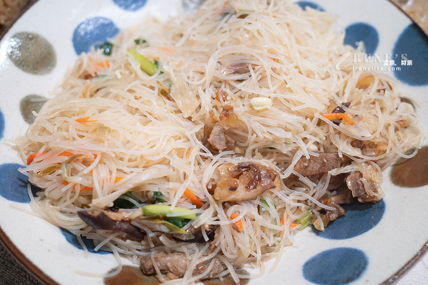 2025新北油飯節人氣十強之一的大碗油飯,市場裡的樸實在地美食 2025新北油飯節人氣十強之一的大碗油飯,市場裡的樸實在地美食