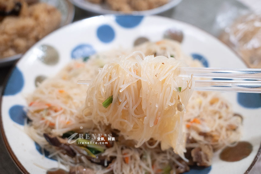 2025新北油飯節人氣十強之一的大碗油飯,市場裡的樸實在地美食 2025新北油飯節人氣十強之一的大碗油飯,市場裡的樸實在地美食