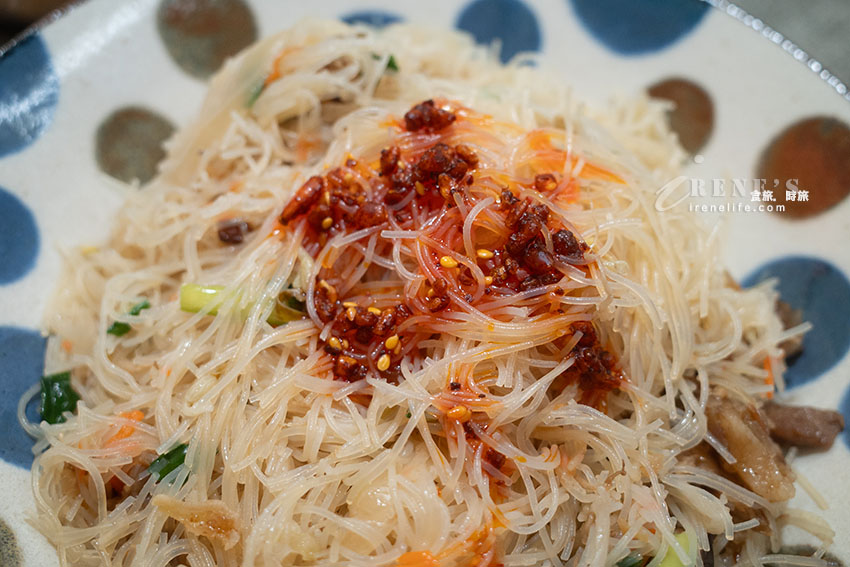 2025新北油飯節人氣十強之一的大碗油飯,市場裡的樸實在地美食 2025新北油飯節人氣十強之一的大碗油飯,市場裡的樸實在地美食