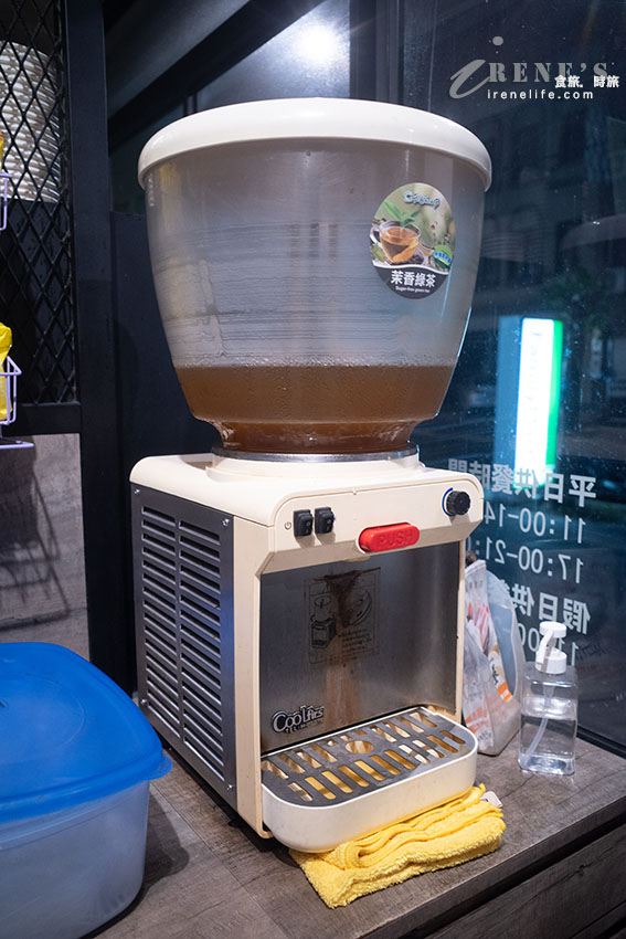 泰式風味的平價小火鍋，內用紅咖哩飯、王子麵、飲料、冰淇淋無限吃到飽