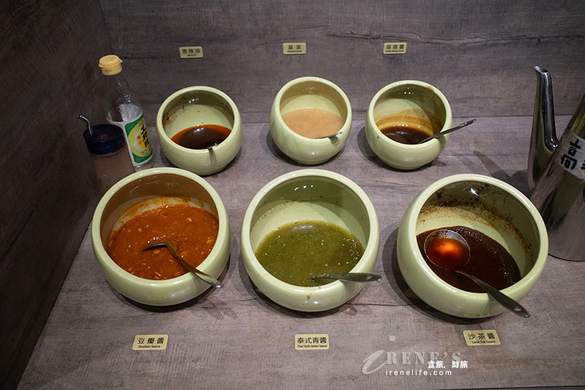 泰式風味的平價小火鍋，內用紅咖哩飯、王子麵、飲料、冰淇淋無限吃到飽