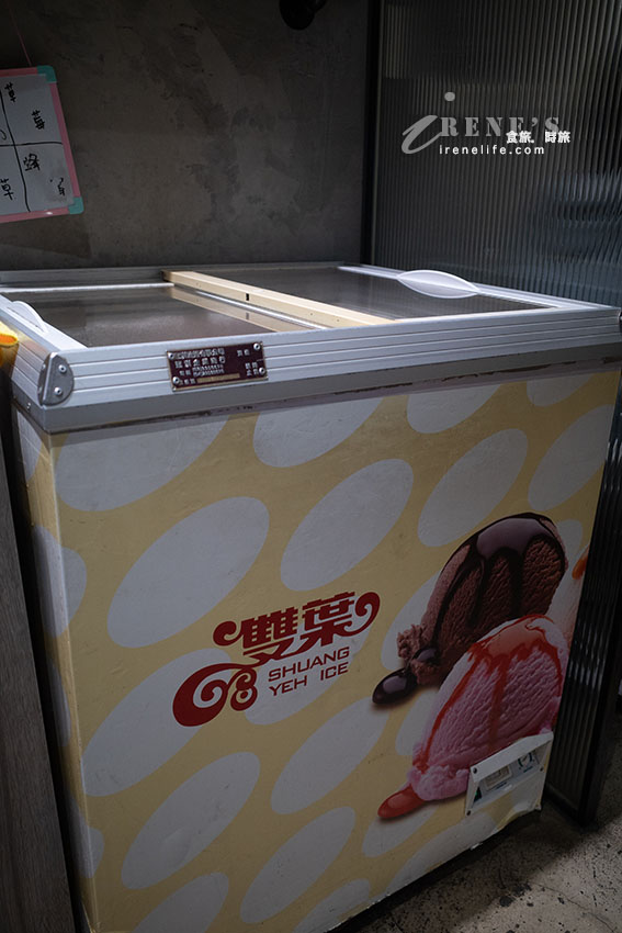 泰式風味的平價小火鍋，內用紅咖哩飯、王子麵、飲料、冰淇淋無限吃到飽