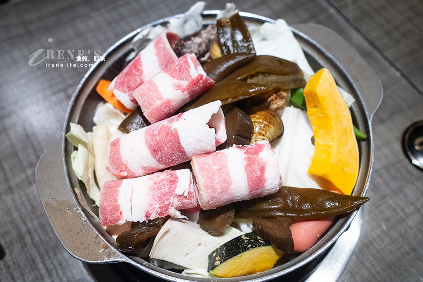 泰式風味的平價小火鍋，內用紅咖哩飯、王子麵、飲料、冰淇淋無限吃到飽 @Irene's 食旅．時旅