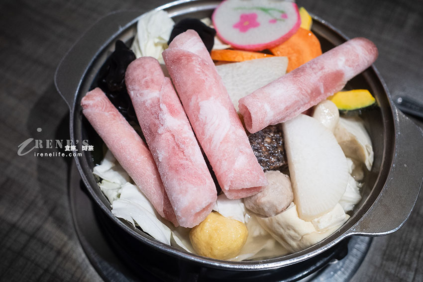 泰式風味的平價小火鍋，內用紅咖哩飯、王子麵、飲料、冰淇淋無限吃到飽