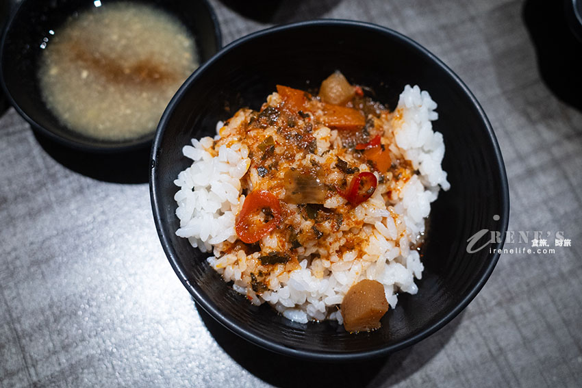 泰式風味的平價小火鍋，內用紅咖哩飯、王子麵、飲料、冰淇淋無限吃到飽