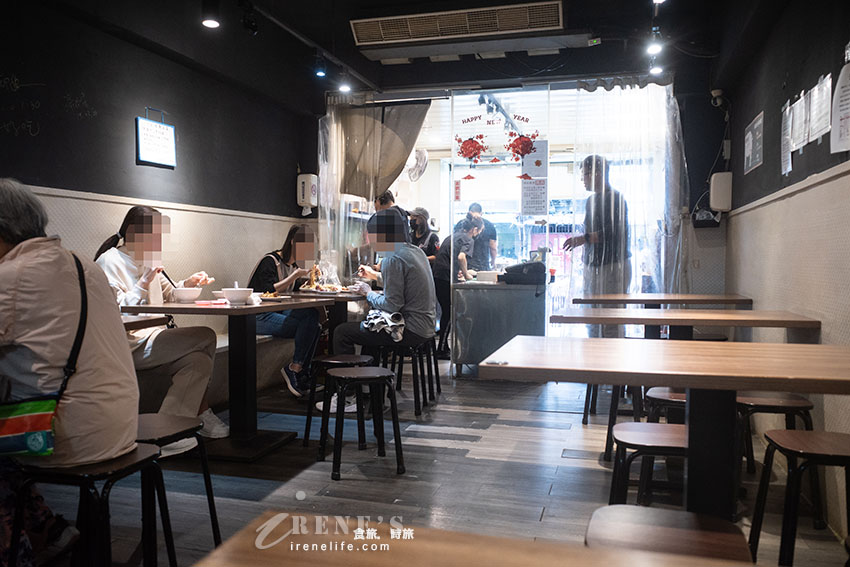 這家店太狂!人潮滿到塞滿通道,涼麵配豬腳的奇葩組合竟是絕配 這家店太狂!人潮滿到塞滿通道,涼麵配豬腳的奇葩組合竟是絕配