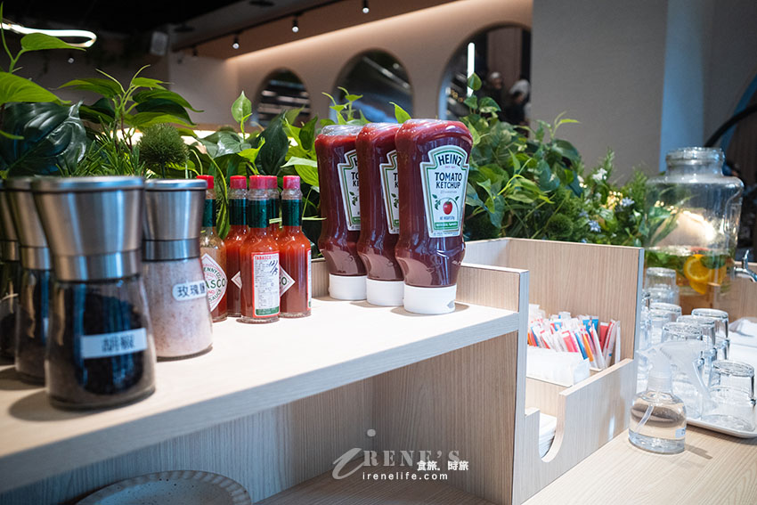 三重也有時尚優雅的英倫輕食館，早午餐超大盤，粉撲鬆餅、鐵鍋鬆餅擄獲女孩們的心