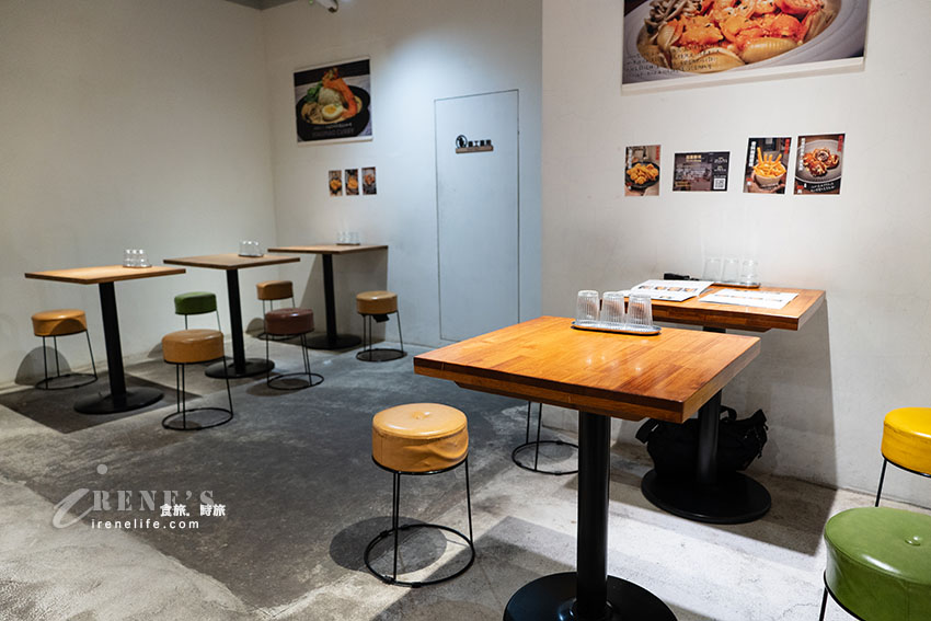 台北車站藏身巷弄裡的香料咖哩專門店,期間限定的手剝大蝦的泰式紅咖哩超級推 台北車站藏身巷弄裡的香料咖哩專門店,期間限定的手剝大蝦的泰式紅咖哩超級推