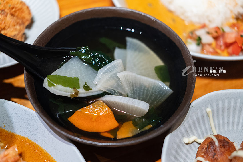 台北車站藏身巷弄裡的香料咖哩專門店,期間限定的手剝大蝦的泰式紅咖哩超級推 台北車站藏身巷弄裡的香料咖哩專門店,期間限定的手剝大蝦的泰式紅咖哩超級推