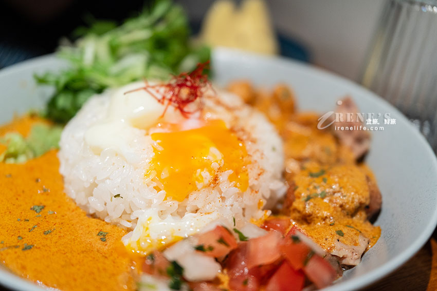 台北車站藏身巷弄裡的香料咖哩專門店,期間限定的手剝大蝦的泰式紅咖哩超級推 台北車站藏身巷弄裡的香料咖哩專門店,期間限定的手剝大蝦的泰式紅咖哩超級推