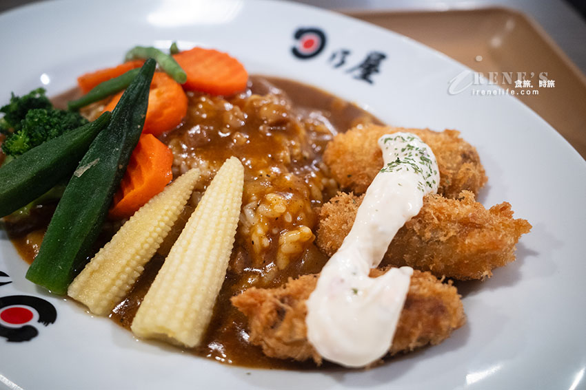 姬路商店街中的平價日式咖哩專賣店，牡蠣咖哩、角煮咖哩好浮誇