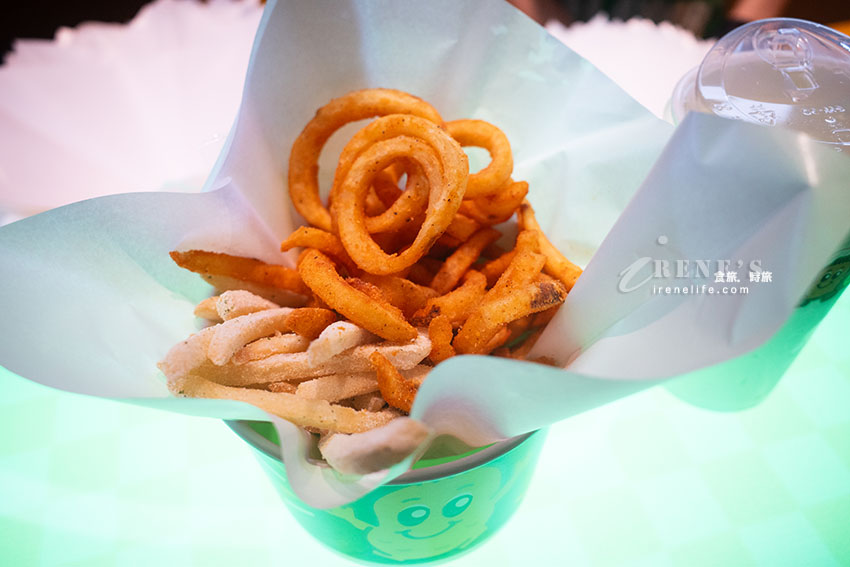 延伸閱讀：號稱世界最好吃的薯條天花板Potato Corner，兩種薯條口感以及四種口味任選任搭