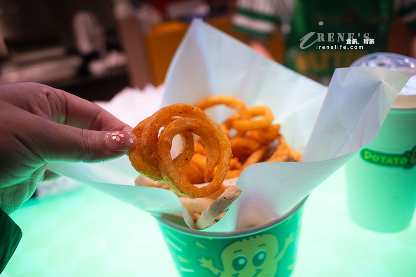 號稱世界最好吃的薯條天花板Potato Corner，兩種薯條口感以及四種口味任選任搭