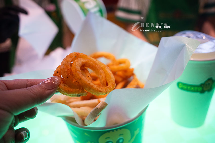號稱世界最好吃的薯條天花板Potato Corner，兩種薯條口感以及四種口味任選任搭