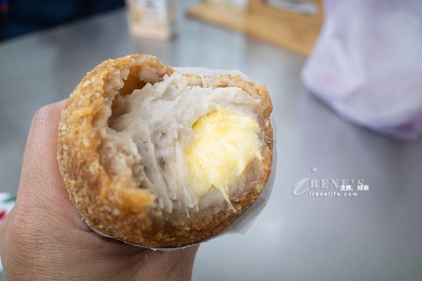 新竹城隍廟小吃巡禮，跟拳頭一樣大的芋泥球、人氣排隊潤餅、爆餡的古早味現烤蛋糕、座無虛席的許二姐