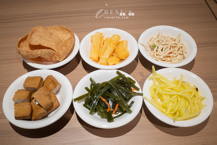 蘆洲家樂福新開幕泰式料理|套餐享飯、湯吃到飽,整桌+79元還有小菜、飲料、霜淇淋無限供應 蘆洲家樂福新開幕泰式料理|套餐享飯、湯吃到飽,整桌+79元還有小菜、飲料、霜淇淋無限供應