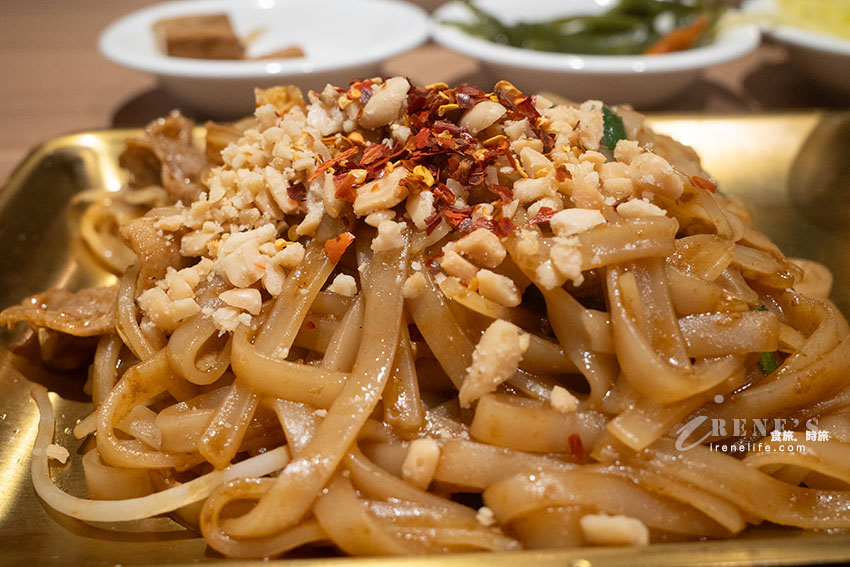 蘆洲家樂福新開幕泰式料理|套餐享飯、湯吃到飽,整桌+79元還有小菜、飲料、霜淇淋無限供應 蘆洲家樂福新開幕泰式料理|套餐享飯、湯吃到飽,整桌+79元還有小菜、飲料、霜淇淋無限供應
