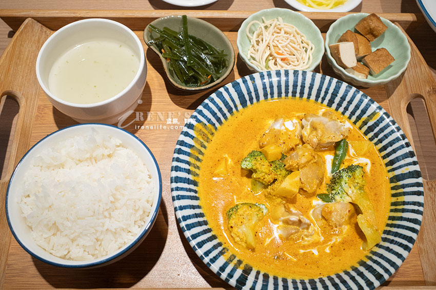 饗拋抛泰式料理-蘆洲家樂福店｜三重蘆洲泰式餐廳 泰式美食 打拋豬 椒麻雞 清蒸檸檬魚