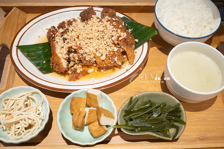 蘆洲家樂福新開幕泰式料理｜套餐享飯、湯吃到飽，整桌+79元還有小菜、飲料、霜淇淋無限供應