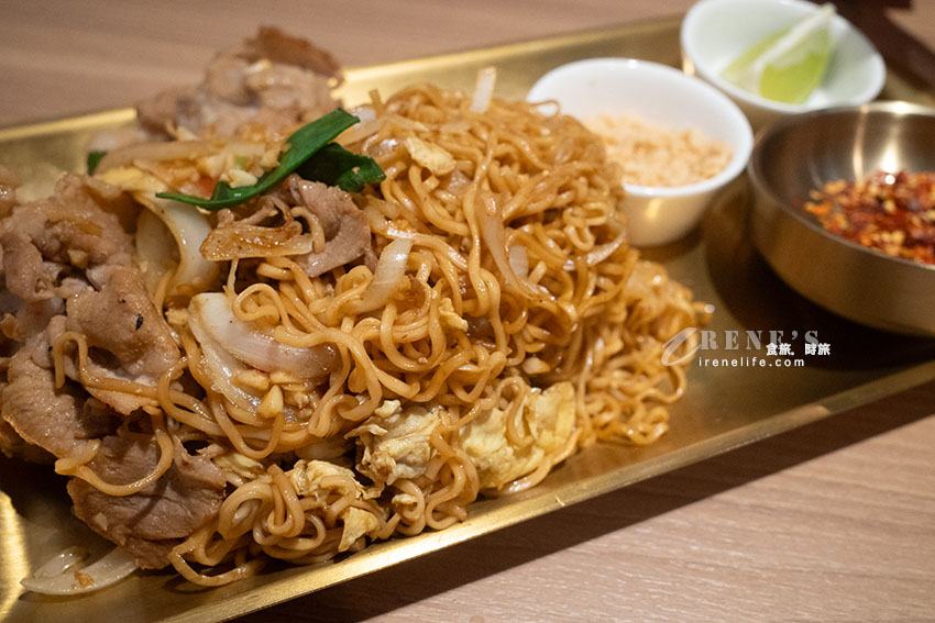 蘆洲家樂福新開幕泰式料理｜套餐享飯、湯吃到飽，整桌+79元還有小菜、飲料、霜淇淋無限供應