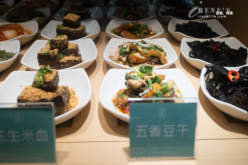 墨竹亭新莊輔大店開幕啦！雙倍蟹黃的流金拌麵有夠銷魂，招牌本家燃麵也推推