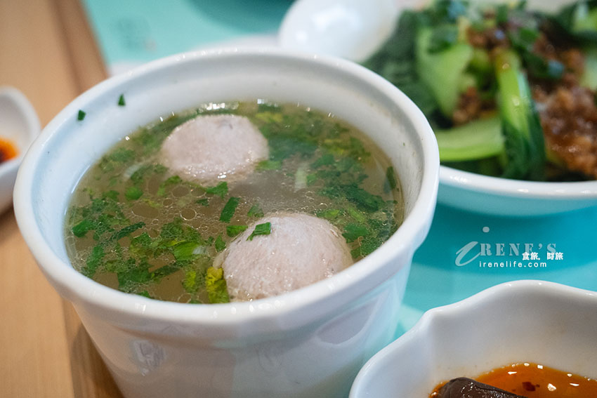 墨竹亭新莊輔大店開幕啦！雙倍蟹黃的流金拌麵有夠銷魂，招牌本家燃麵也推推