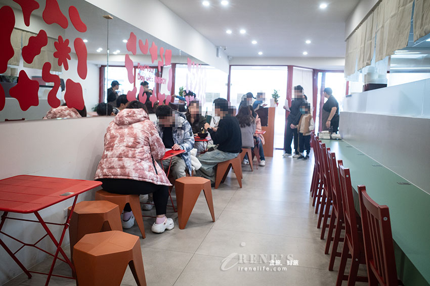 在台北市一碗雞湯拉麵配炸豬排只賣198元？！不收服務費還有飲料無限暢飲