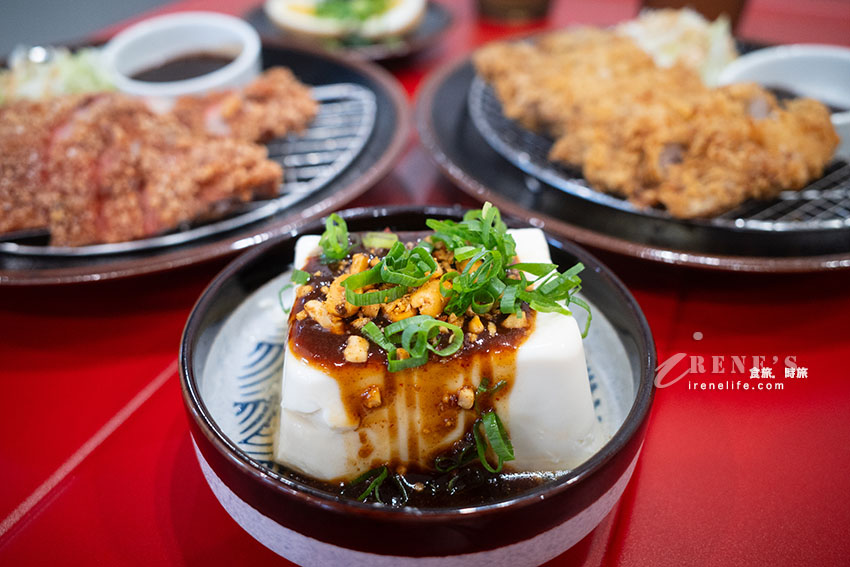 在台北市一碗雞湯拉麵配炸豬排只賣198元？！不收服務費還有飲料無限暢飲
