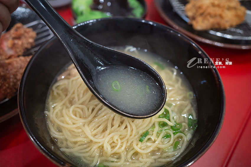 在台北市一碗雞湯拉麵配炸豬排只賣198元？！不收服務費還有飲料無限暢飲