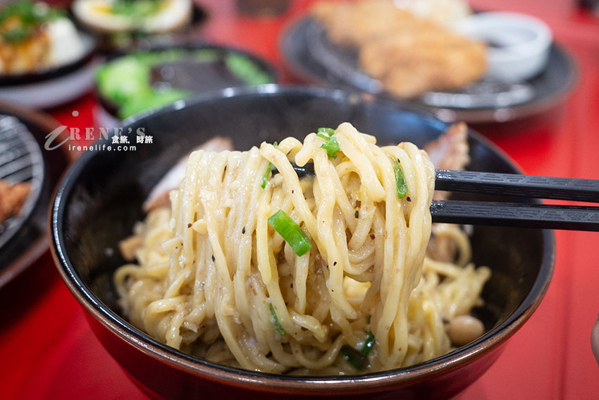 在台北市一碗雞湯拉麵配炸豬排只賣198元？！不收服務費還有飲料無限暢飲