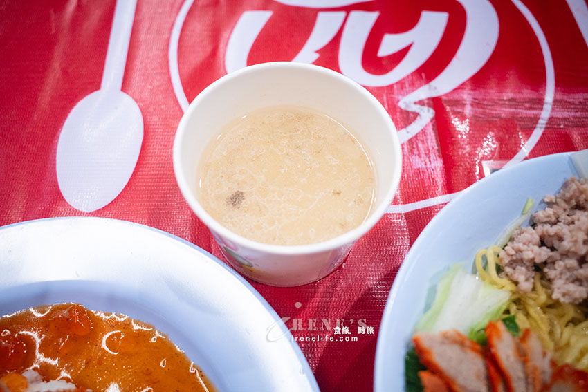 士林夜市全新美食，船麵不稀奇，泰式叉燒麵接地氣，一秒宛如到泰國