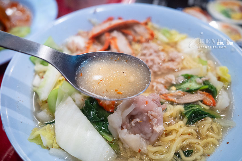 士林夜市全新美食，船麵不稀奇，泰式叉燒麵接地氣，一秒宛如到泰國