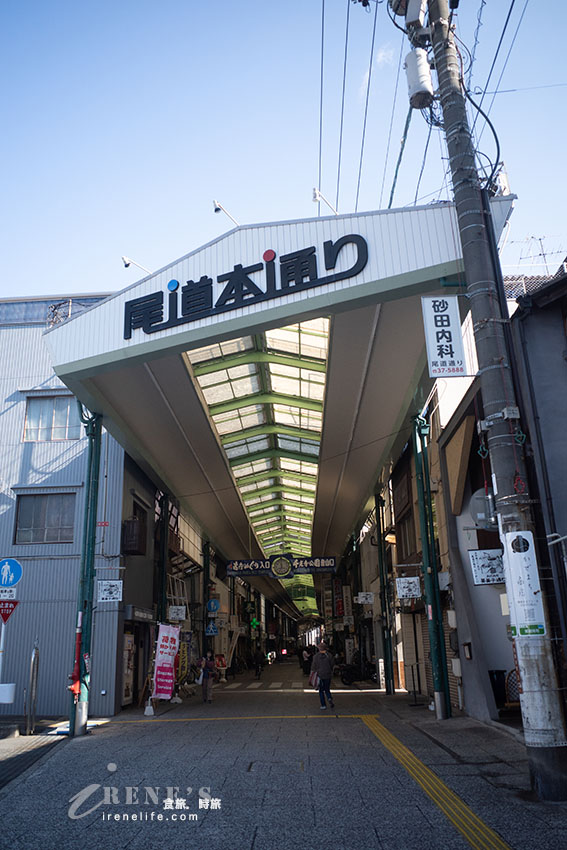 尾道商店街上的老字號尾道拉麵,人氣炒飯和自家製炸雞不可少,蔬菜拉麵可以吃到好多菜~ 尾道商店街上的老字號尾道拉麵,人氣炒飯和自家製炸雞不可少,蔬菜拉麵可以吃到好多菜~