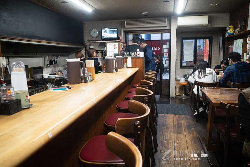 尾道商店街上的老字號尾道拉麵，人氣炒飯和自家製炸雞不可少，蔬菜拉麵可以吃到好多菜～