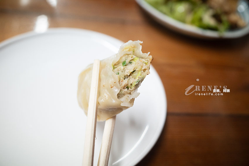 尾道商店街上的老字號尾道拉麵,人氣炒飯和自家製炸雞不可少,蔬菜拉麵可以吃到好多菜~ 尾道商店街上的老字號尾道拉麵,人氣炒飯和自家製炸雞不可少,蔬菜拉麵可以吃到好多菜~