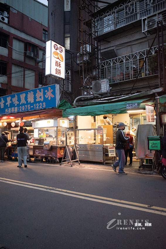 三重文化北路新開幕的小酥餅店,1個15元,7個100元 三重文化北路新開幕的小酥餅店,1個15元,7個100元