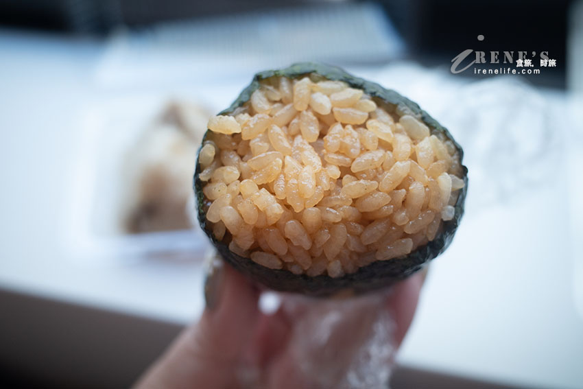 JR大宮站外平價口味多的飯糰專賣店,當地人上班前的第一站,包入半熟蛋好吃推推 JR大宮站外平價口味多的飯糰專賣店,當地人上班前的第一站,包入半熟蛋好吃推推