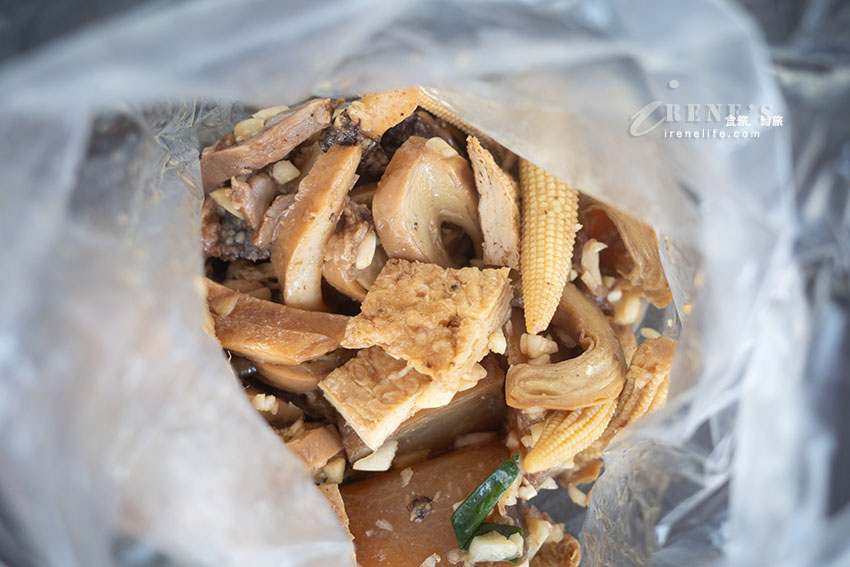 北埔老街人氣的排隊滷味，獨家秘製的滷汁又香又入味，蒜控必加蒜多多，蒜到爆一秒臣服