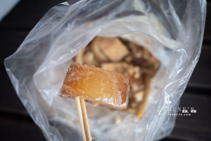 北埔老街人氣的排隊滷味，獨家秘製的滷汁又香又入味，蒜控必加蒜多多，蒜到爆一秒臣服