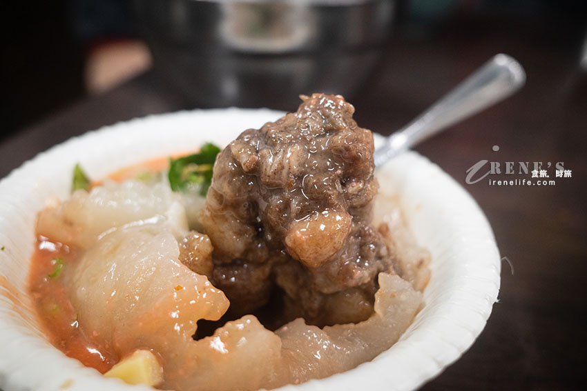 超過一甲子的銅板小吃，有台北最好吃碗粿之美譽，內行人必吃