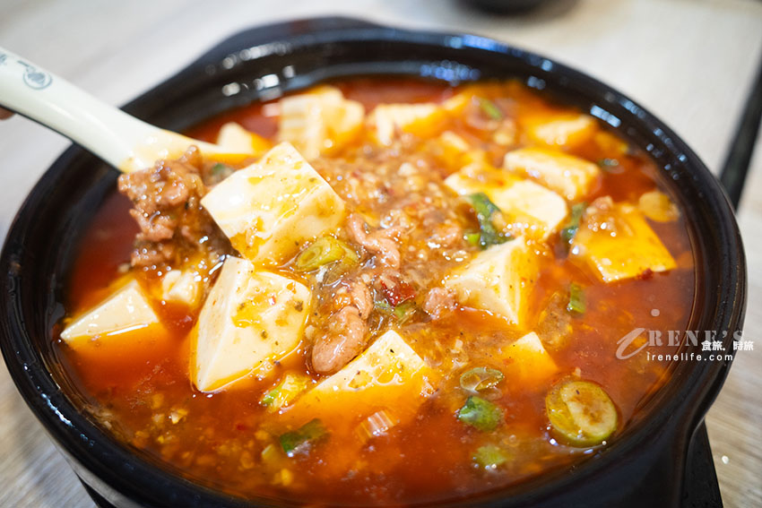 出自重慶師傅之手的道地美食，內用白飯、飲料、冰淇淋無限供應