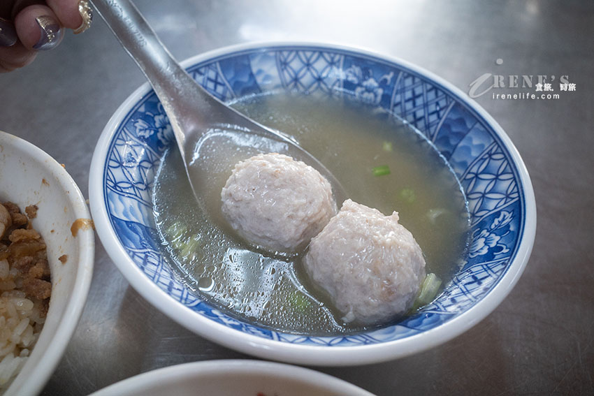 嘉義朝陽街一早就凝聚人氣，南部特有的魯熟肉，宛如一場精采的buffet