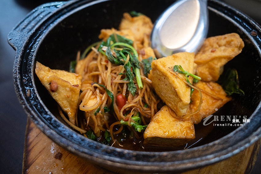 深坑老街豆腐大餐，設置素食好方便，大家可以一起聚餐一起同樂