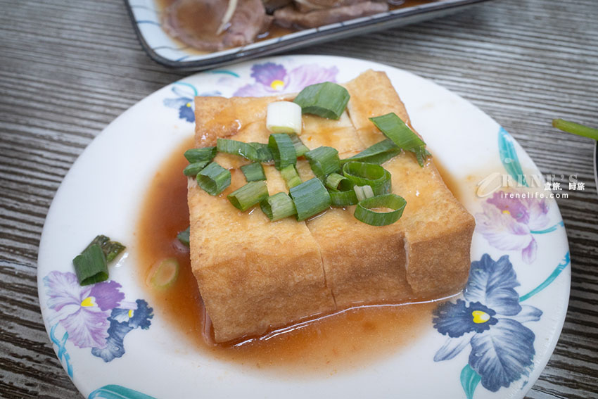 傳統米粉湯也能變身豪華什錦米粉！海陸配料全都有，完全不用另外點小菜