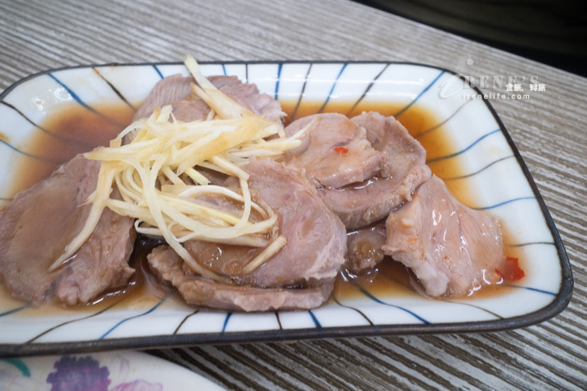傳統米粉湯也能變身豪華什錦米粉！海陸配料全都有，完全不用另外點小菜