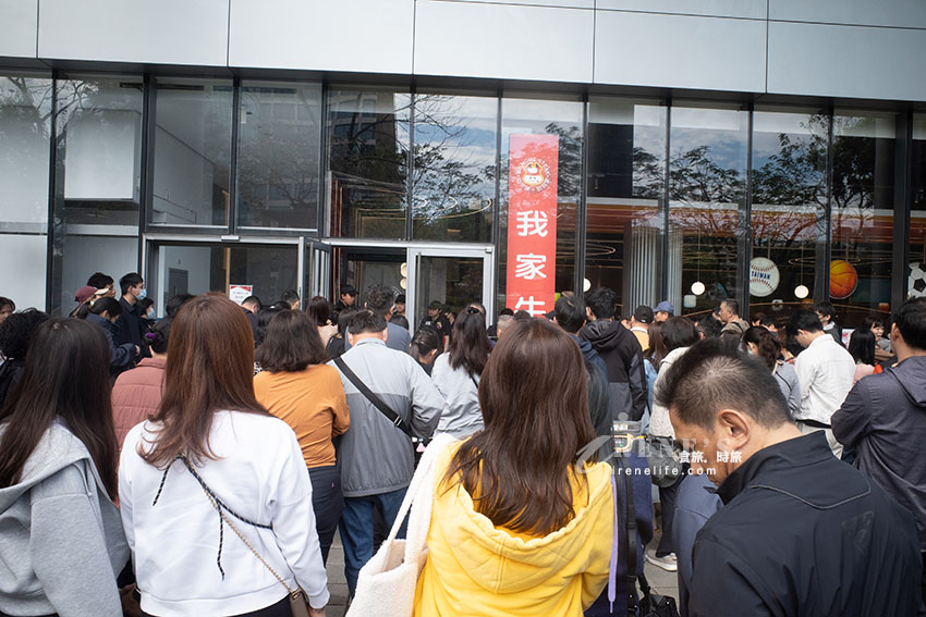 全台第二大我家牛排至今依舊一位難求，各式熟食、手做披薩還有手搖飲機