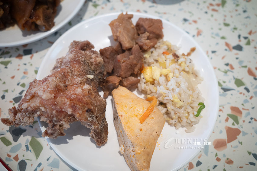 全台第二大我家牛排至今依舊一位難求，各式熟食、手做披薩還有手搖飲機