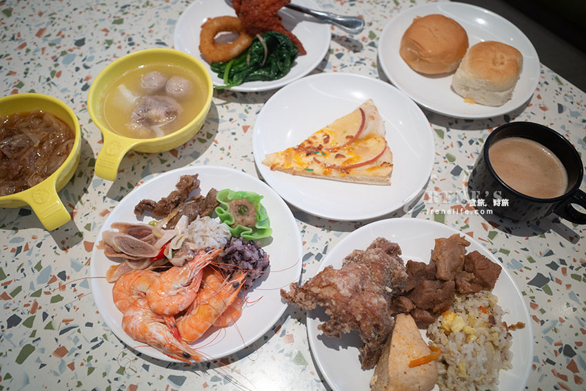 全台第二大我家牛排至今依舊一位難求，各式熟食、手做披薩還有手搖飲機