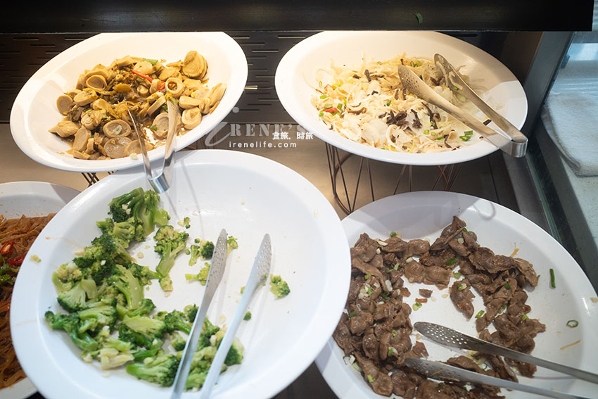 全台第二大我家牛排至今依舊一位難求，各式熟食、手做披薩還有手搖飲機